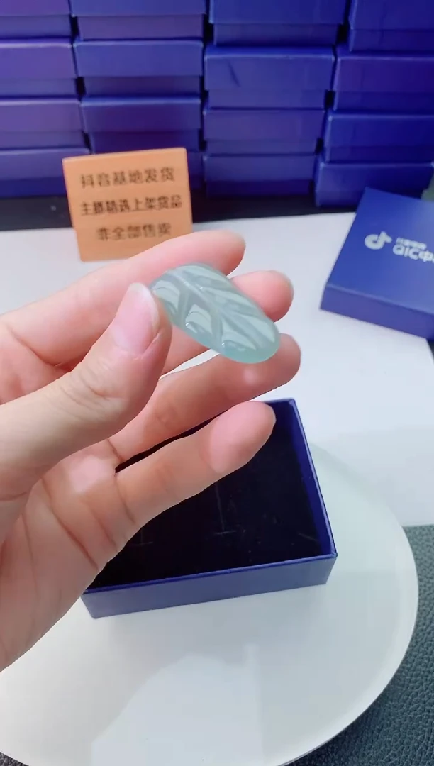 翡翠未镶嵌颈饰1111111111