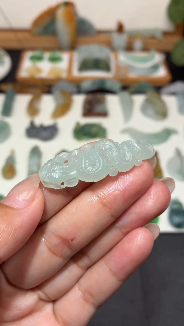 未镶嵌定制翡翠蛟龙手牌