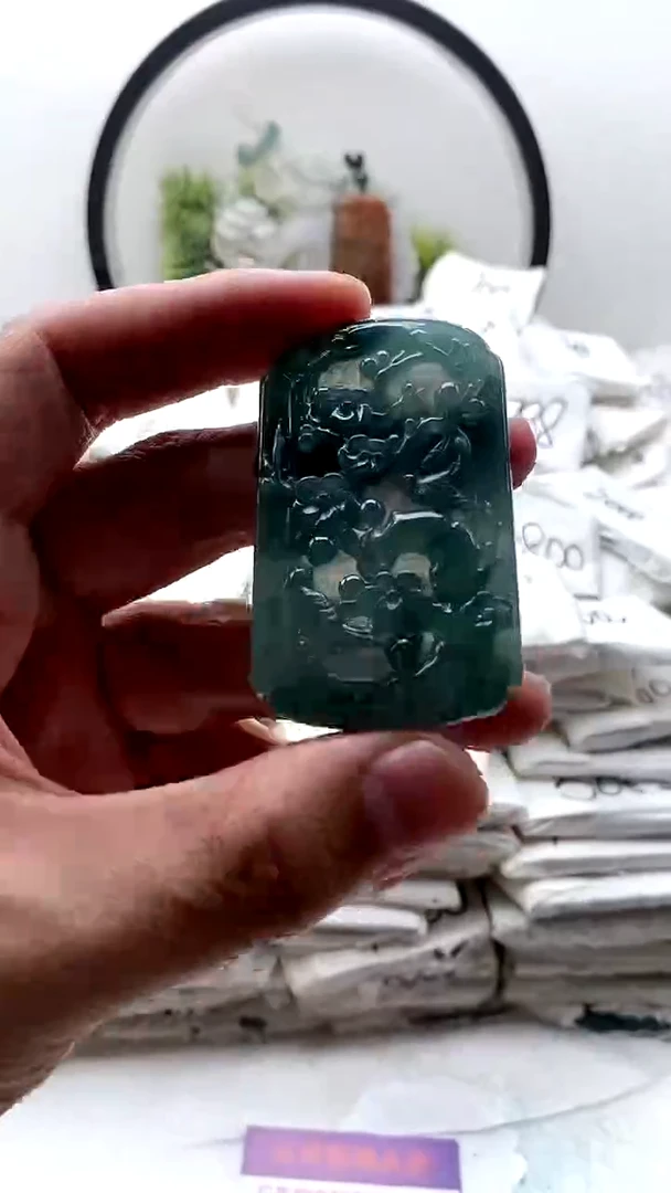 颈饰未镶嵌翡翠山水牌