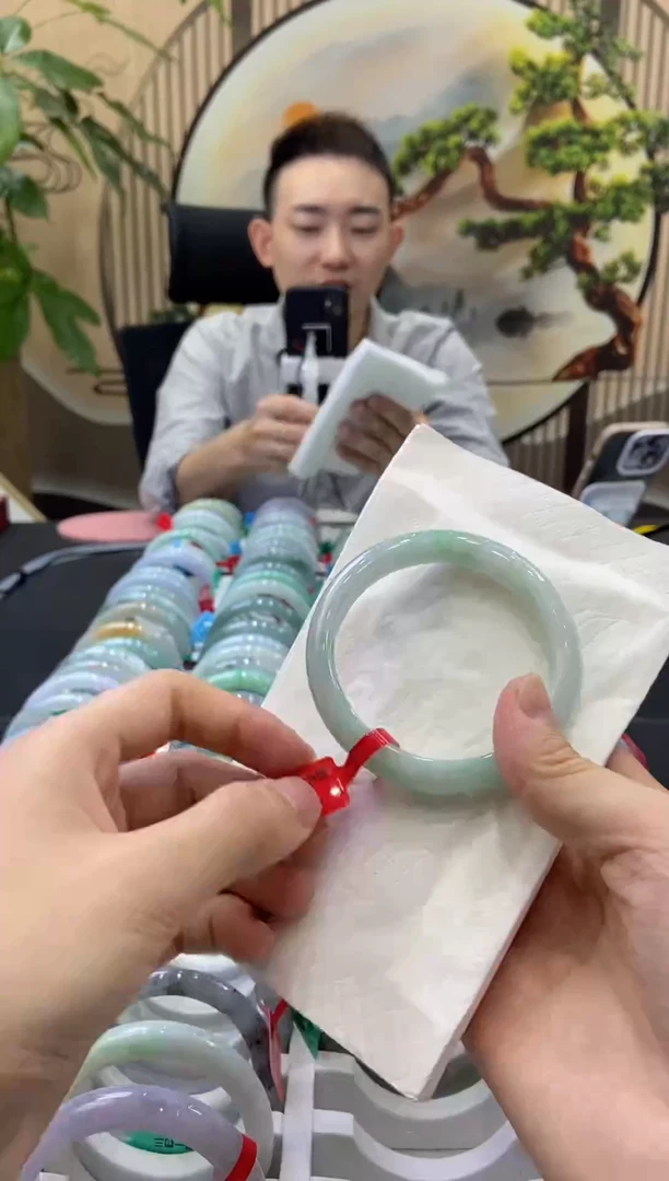 未镶嵌手镯翡翠64