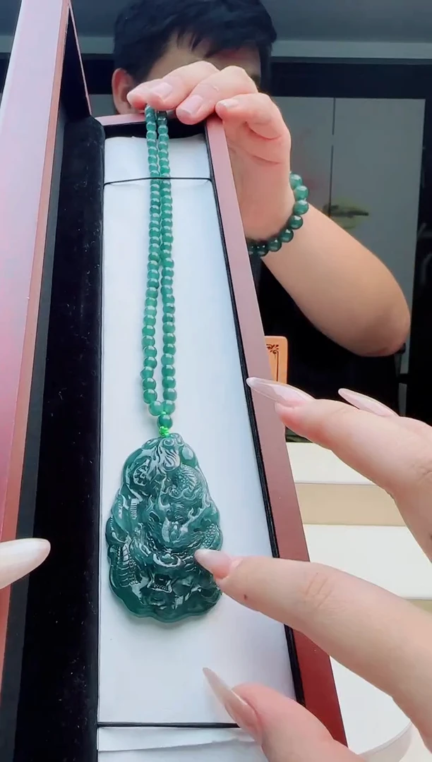 颈饰未镶嵌翡翠多样性发其中一