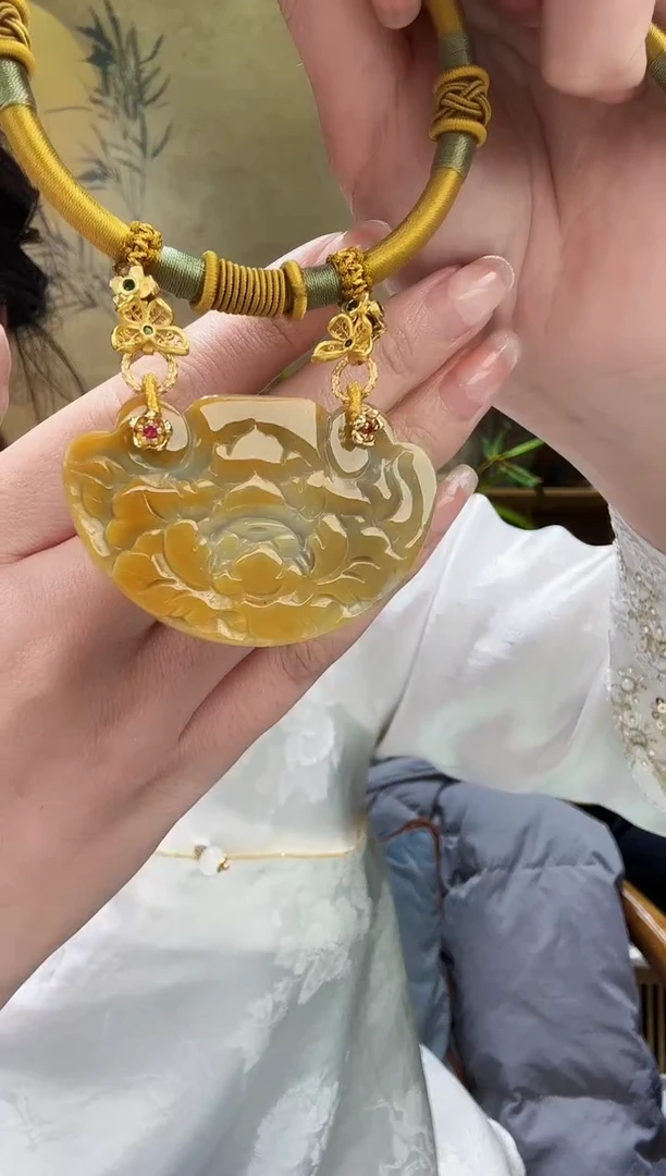 颈饰未镶嵌翡翠吊坠