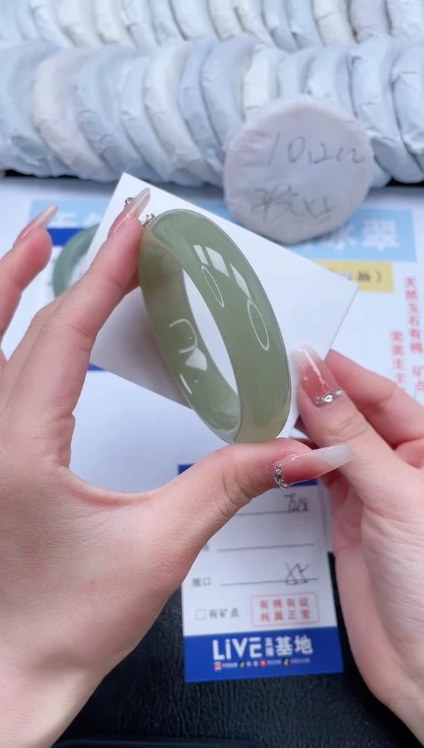 【闪购商品】石英质玉手镯未镶嵌T218-55