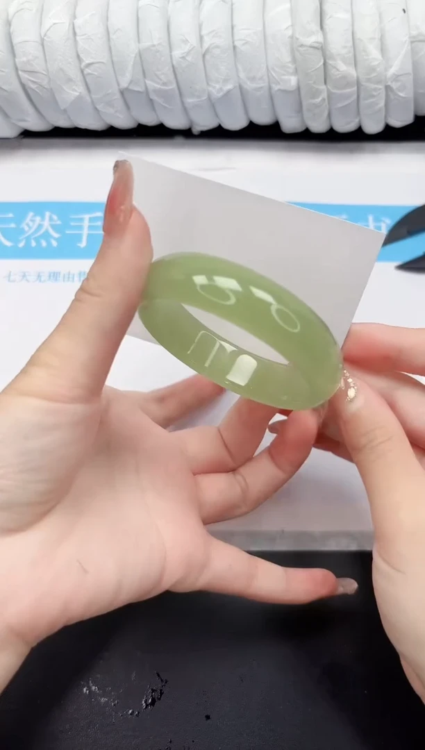 未镶嵌手镯石英质玉126-55.6NYG