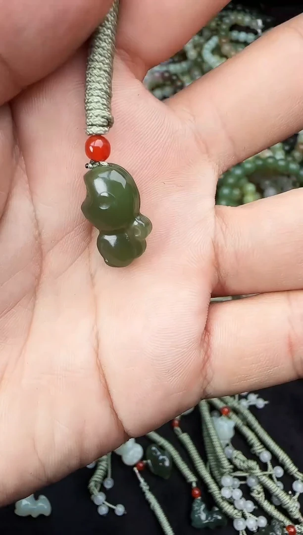 和田玉未镶嵌颈饰拍一发一