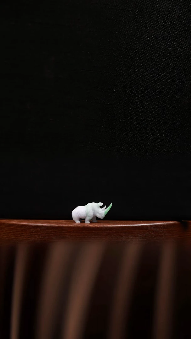 翡翠摆件未镶嵌给***子犀牛