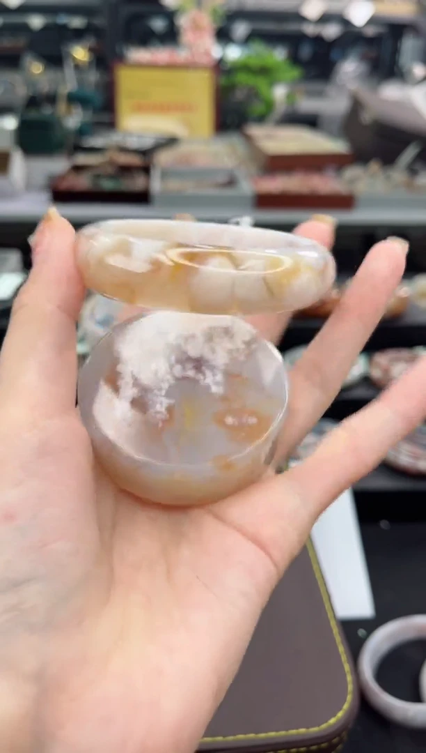 【闪购商品】石英质玉手镯未镶嵌57圈口（赠品镯心）1680873