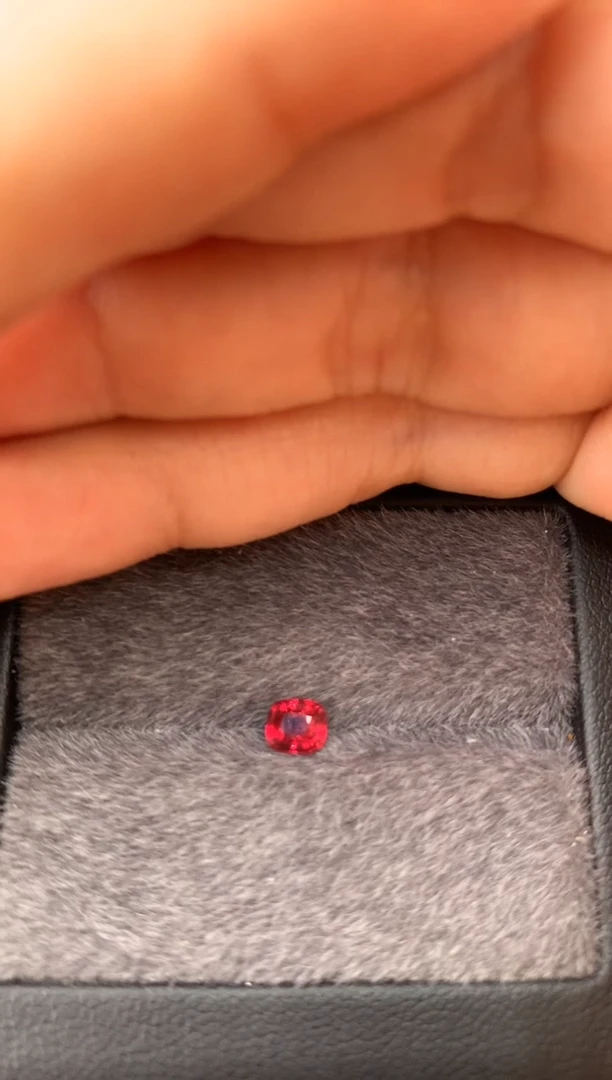 未镶嵌裸石定制尖晶石枕型 红蔷薇色调 0.52ct