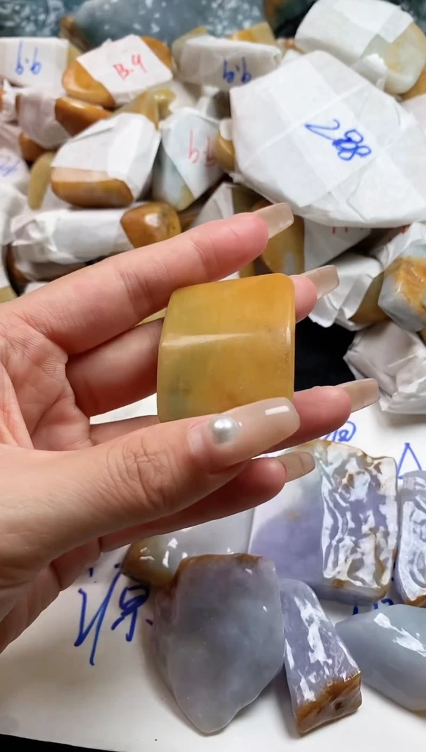 翡翠裸石翡翠挂件裸石