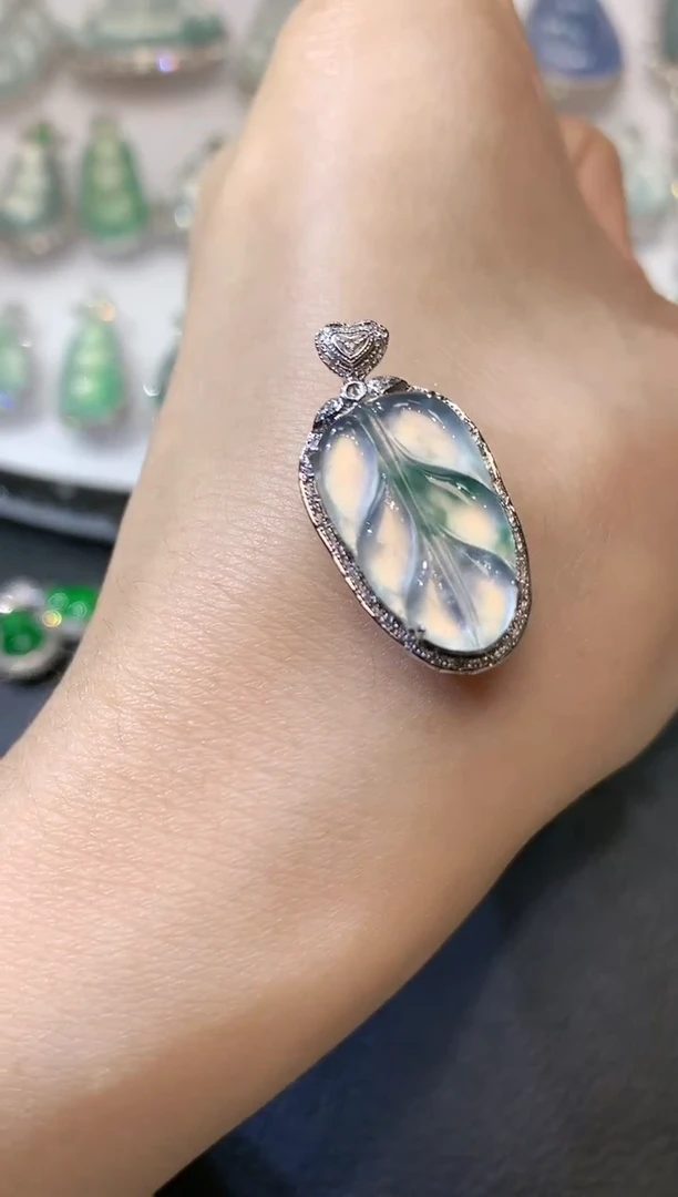 【闪购商品】翡翠吊坠(不含链)18K金镶嵌C8