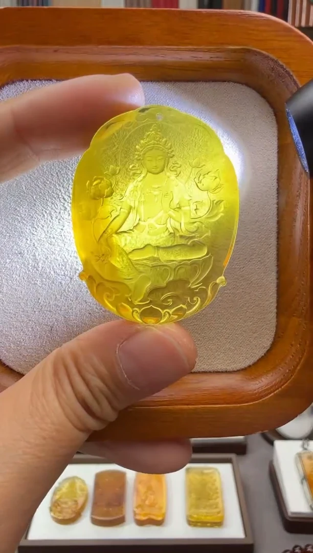 未镶嵌颈饰琥珀绿度母吊坠