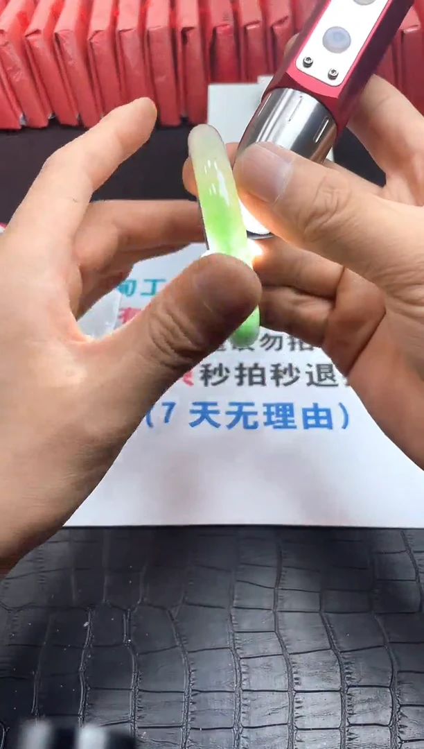 翡翠手镯未镶嵌所见所得，高冰美人镯！