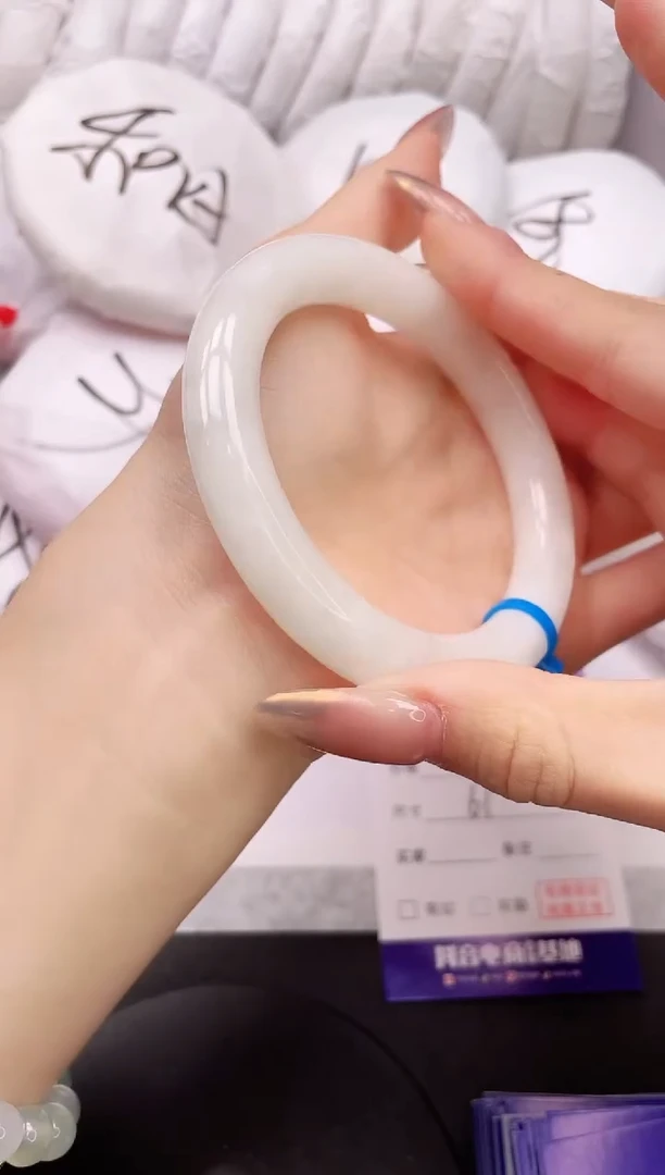 【闪购商品】和田玉手镯未镶嵌20K235-60