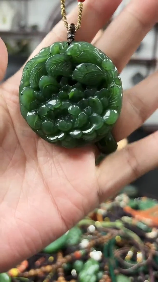 颈饰未镶嵌和田玉花开富贵