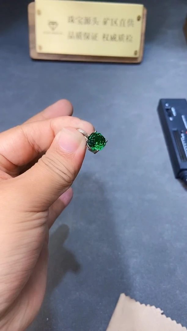 颈饰银S925镶嵌石榴石（沙弗莱）......
