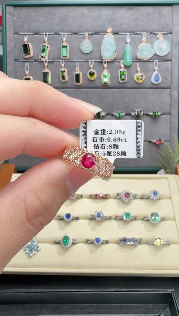 18K金镶嵌戒指红宝石0.69