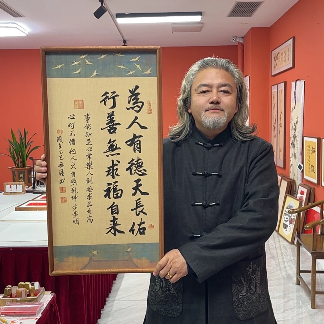 王廣东手写作品/为人有德（乌檀木实木框）/瑞鹤宣/框36*69厘米左右