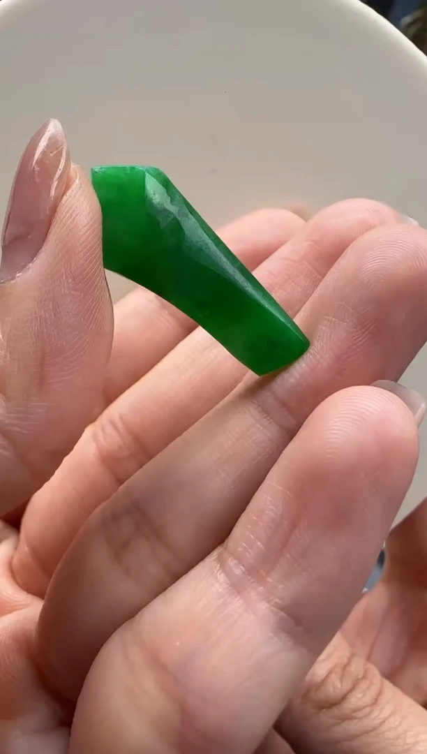 未镶嵌定制翡翠裸石