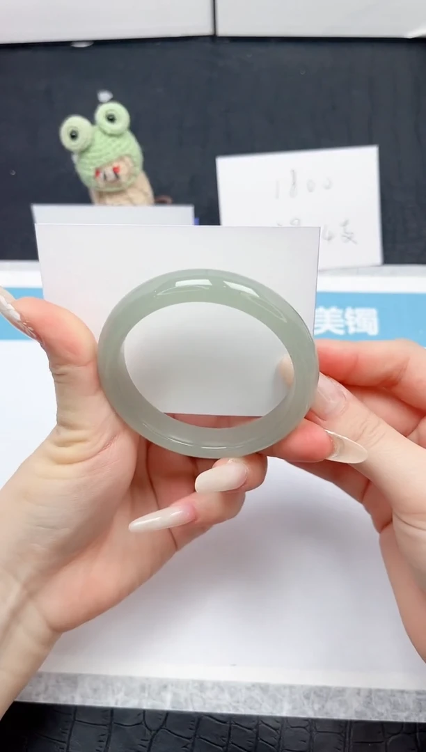 【闪购商品】石英质玉手镯未镶嵌18-54.6