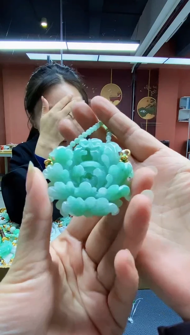 颈饰未镶嵌翡翠吊坠