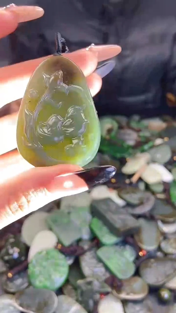 颈饰未镶嵌和田玉1