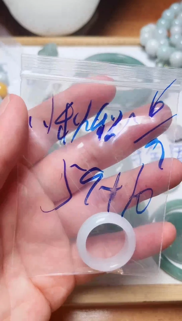 颈饰未镶嵌翡翠小****装多样性发货 ，拍一发一