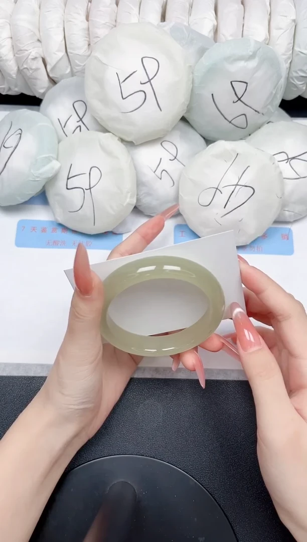 未镶嵌手镯石英质玉128-56.6