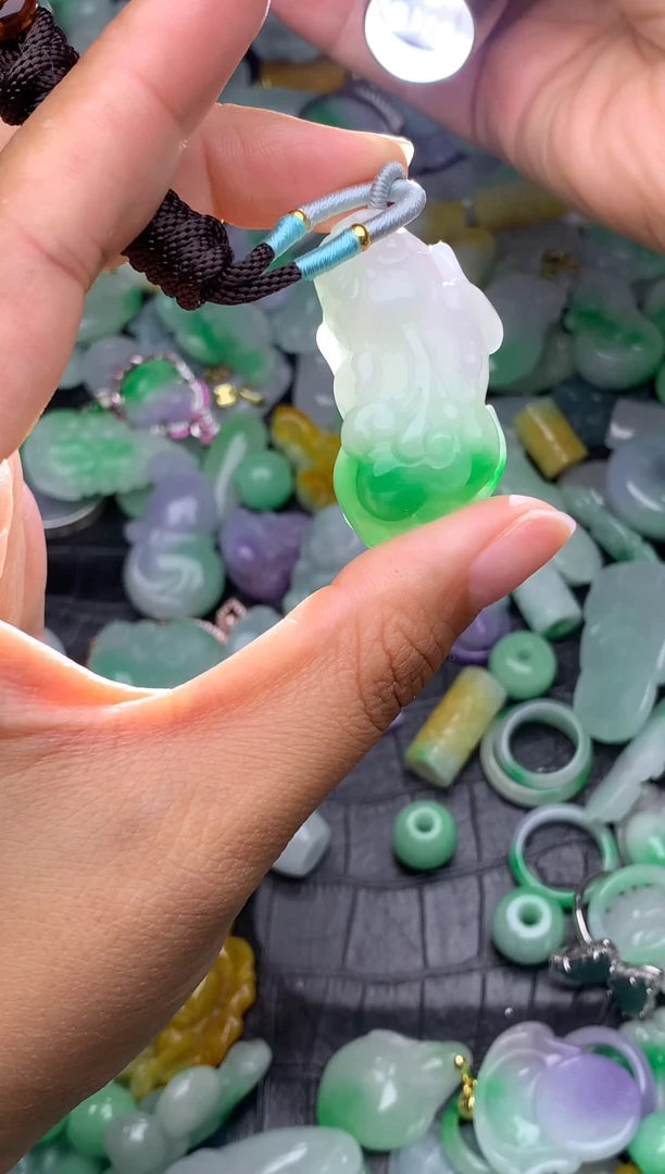 翡翠未镶嵌颈饰天然缅甸翡翠吊坠