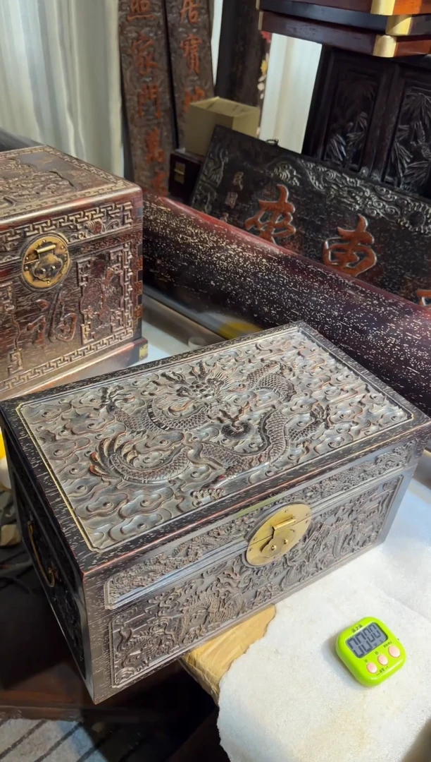 木圣***卖紫檀雕刻龙翔