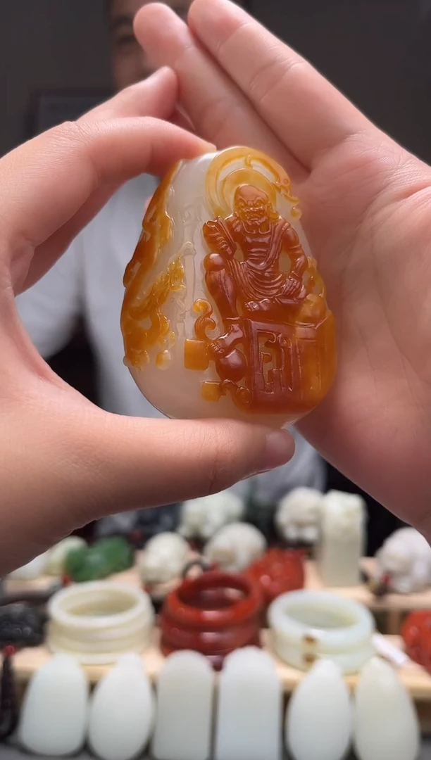 颈饰未镶嵌和田玉吊坠