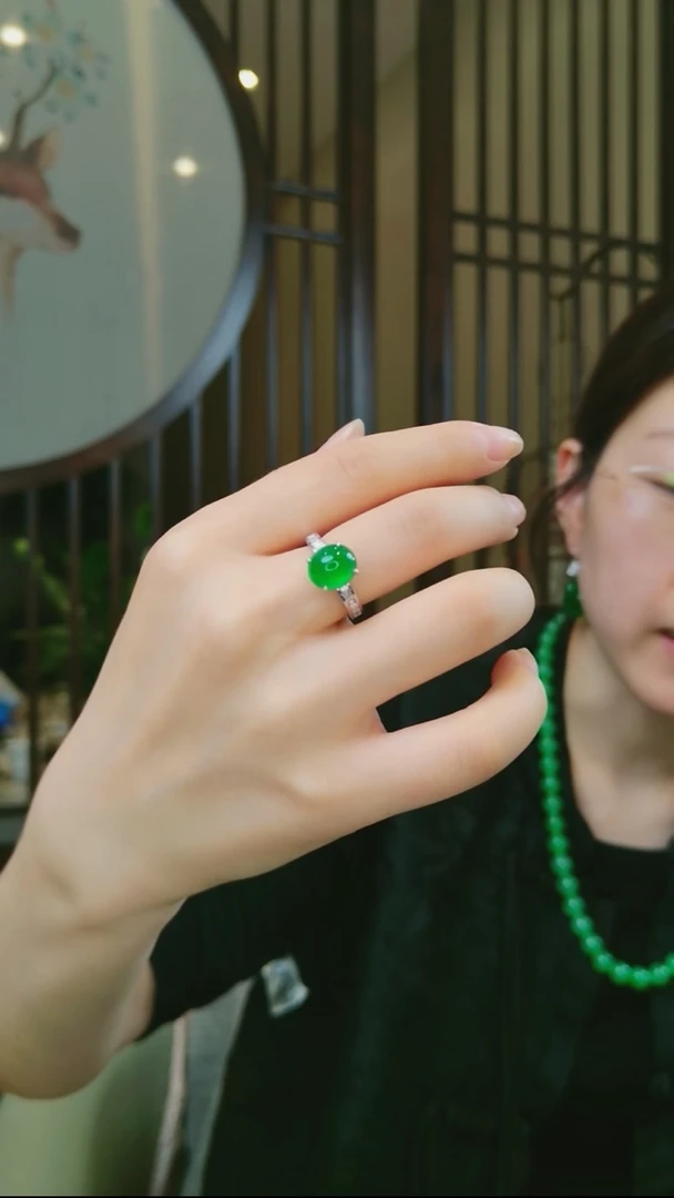 吊坠(不含链)18K金镶嵌翡翠蛋面戒指