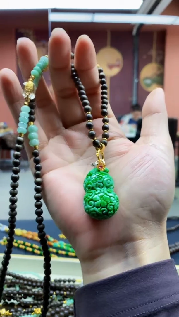 颈饰未镶嵌翡翠吊坠