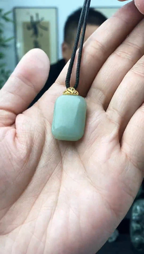 和田玉未镶嵌颈饰1