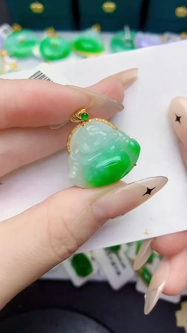 颈饰18K金镶嵌翡翠缅甸天然翡翠A货
