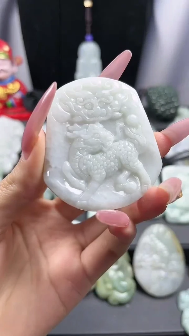 【闪购商品】翡翠颈饰未镶嵌麒麟