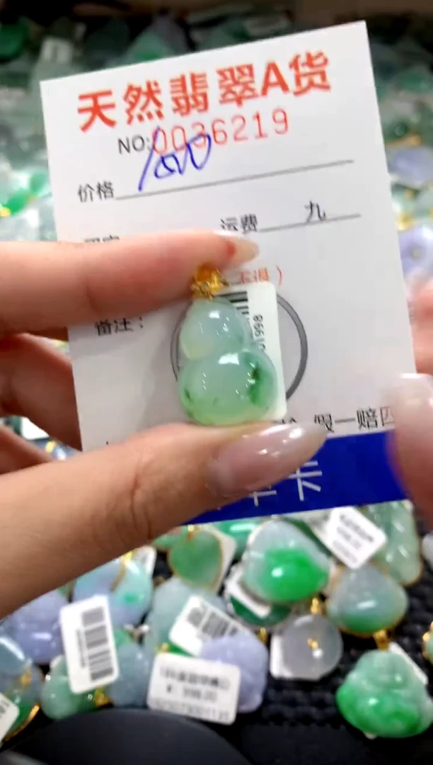 颈饰18K金镶嵌翡翠1111111111111111