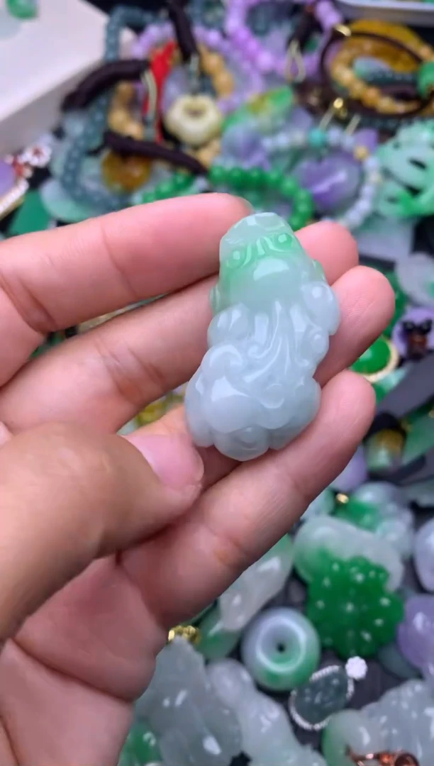 颈饰未镶嵌翡翠缅甸翡翠吊坠
