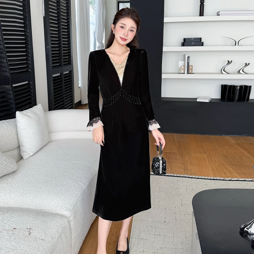 2025秋季新款大码名媛气质高级感V领蕾丝流苏法式宽松丝绒连衣裙
