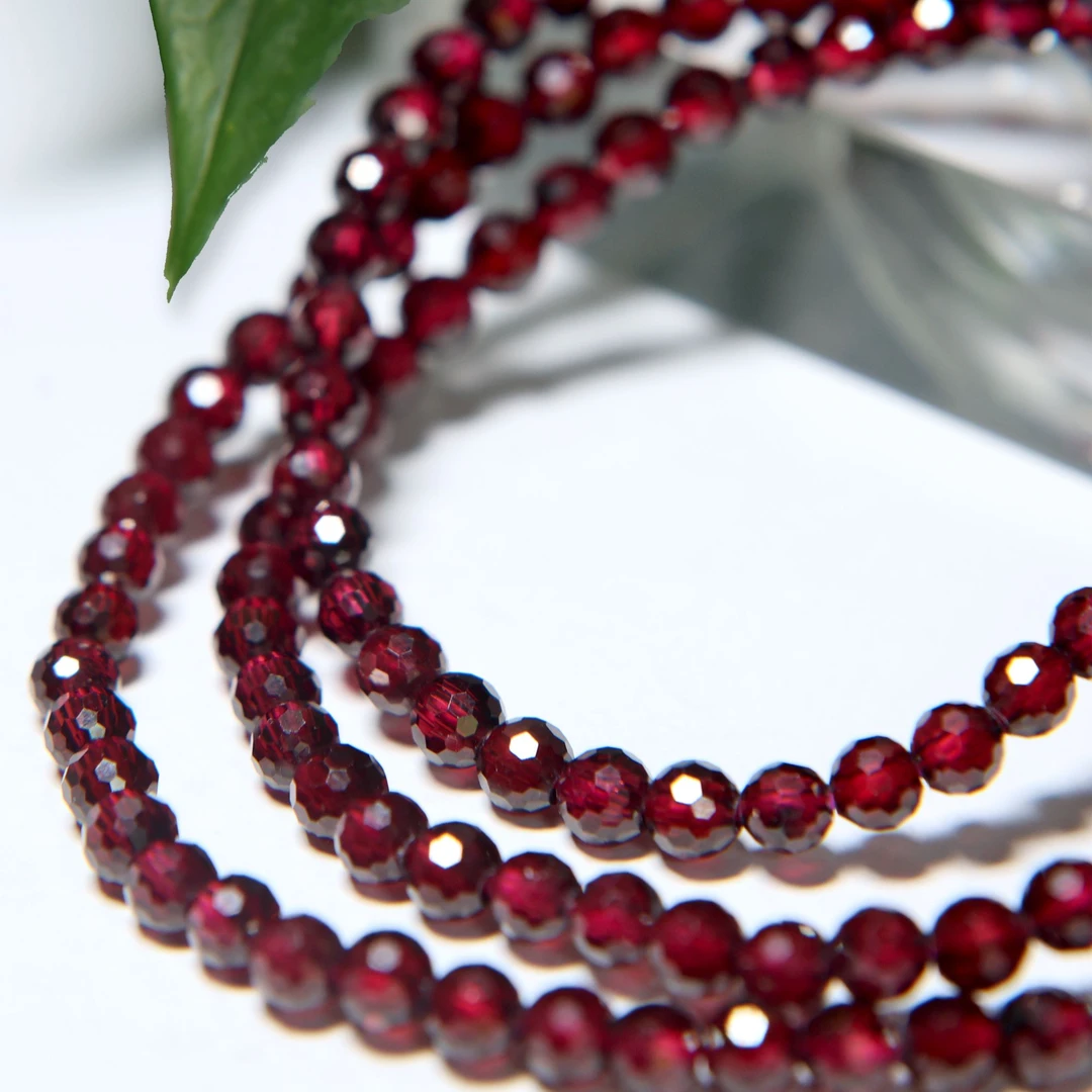 走进东非鹏飞珠宝天然石榴石刻面多圈酒红色手链-多样性发其一