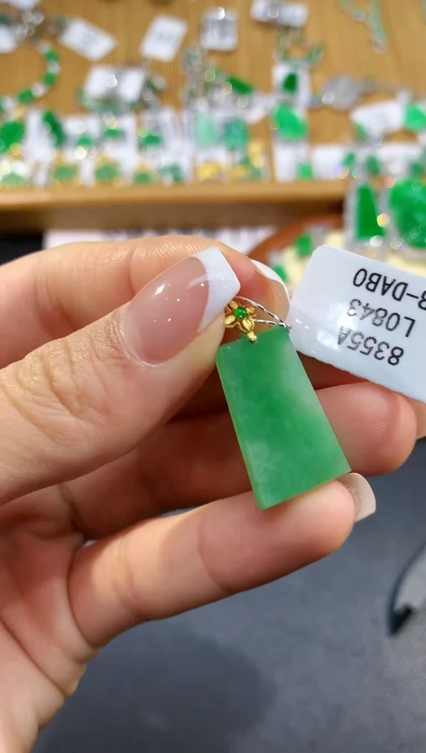 【闪购商品】翡翠吊坠(不含链)18K金镶嵌L0843