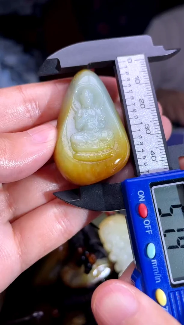 和田玉未镶嵌颈饰1