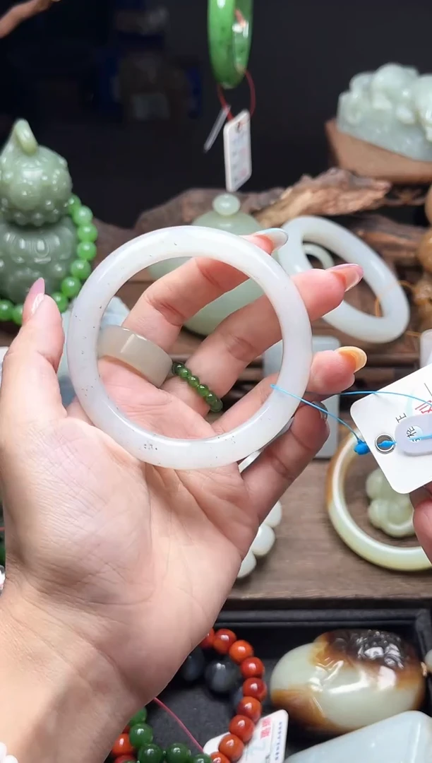 和田玉手镯未镶嵌新疆黑山 55圈9012043暗裂