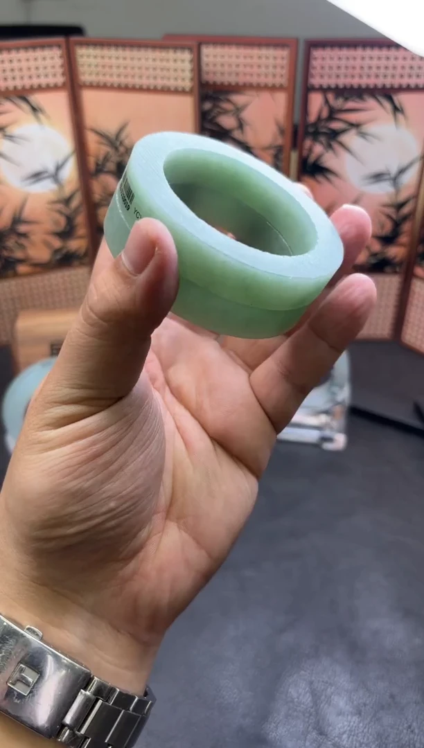 未镶嵌手镯定制翡翠“***美手镯