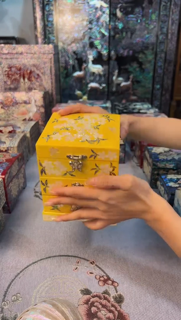 绒布底·弘贝雅螺钿漆器文化馆
