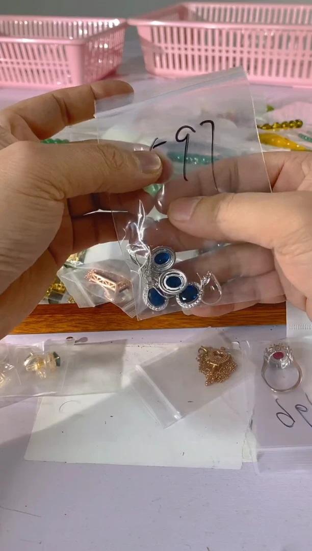 【闪购商品】水晶颈饰银S925镶嵌597红宝，蓝宝，多样性发一件赠链