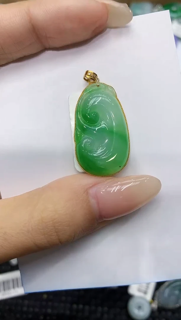 翡翠18K金镶嵌颈饰111111111111