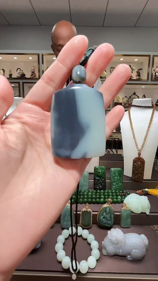 和田玉未镶嵌颈饰苏