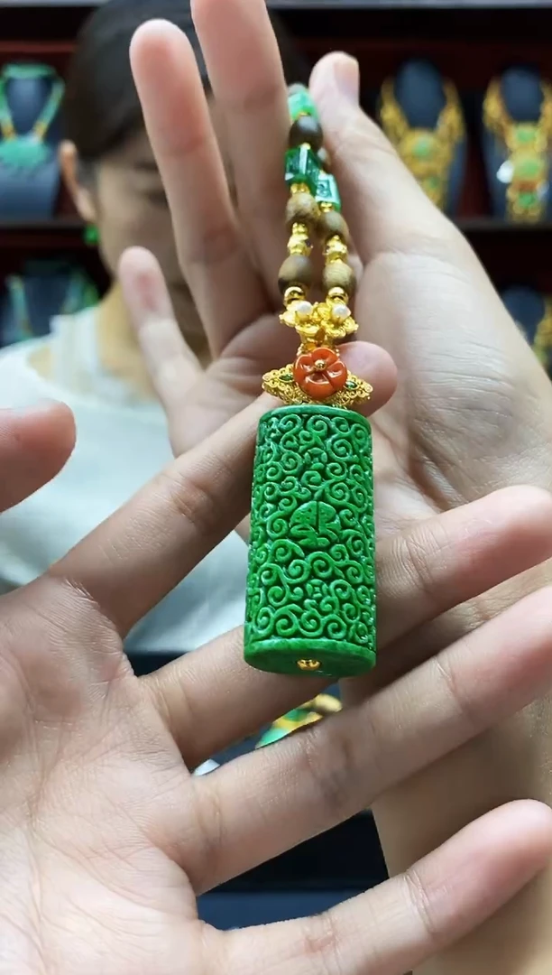 颈饰未镶嵌翡翠快***S翡翠吊坠