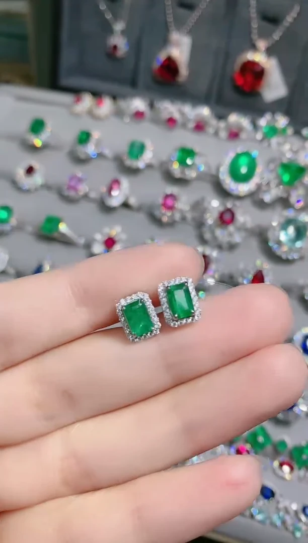 18K金镶嵌18K金耳饰祖母绿.