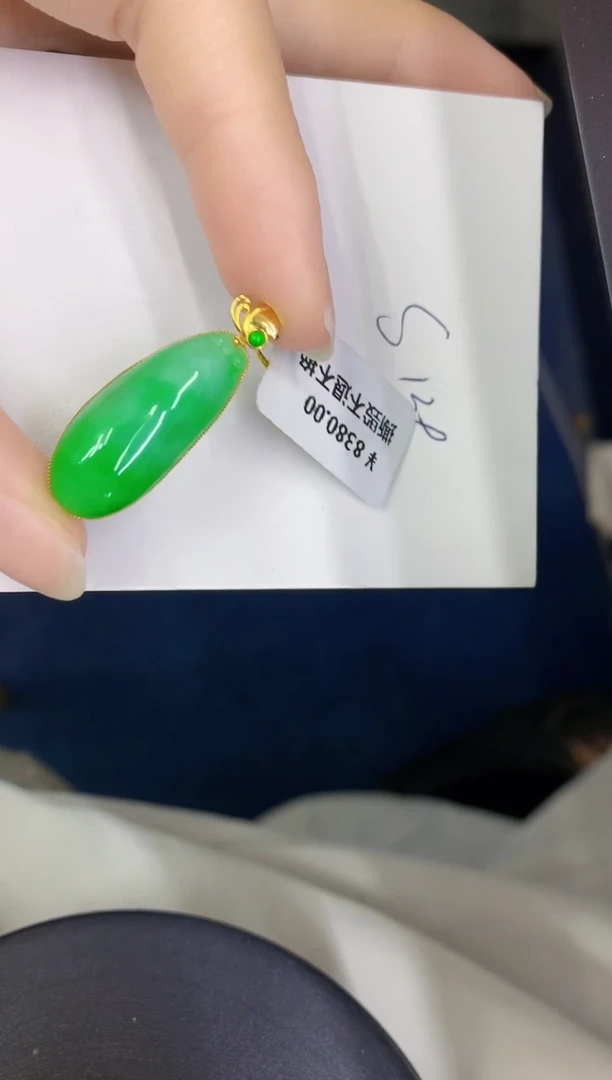 颈饰18K金镶嵌翡翠缅甸天然翡翠A货